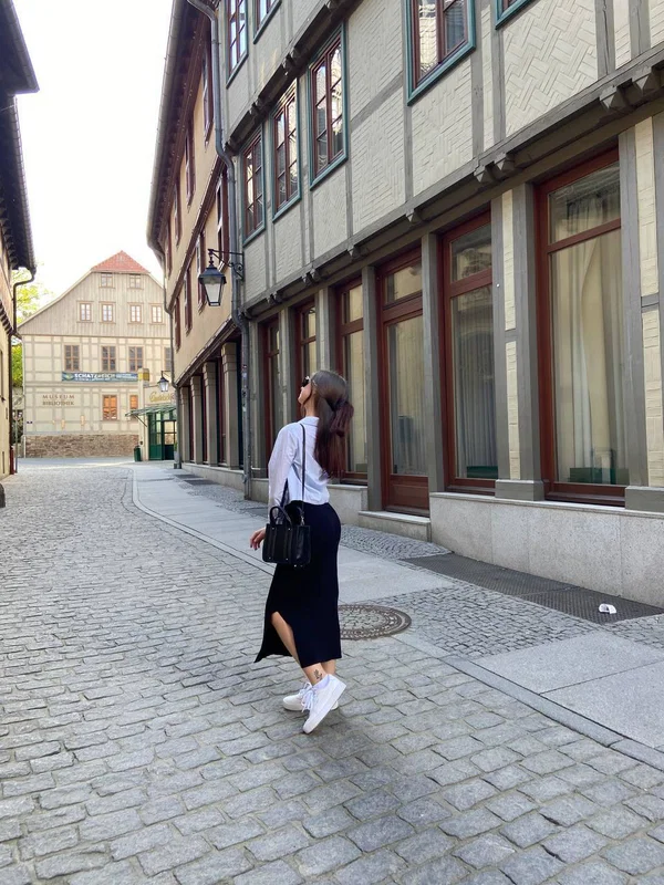 OnlyFans Yoour Priincess Yoour Priincess  - Public, Selfie, Outdoor, Glasses, Skirt, Non Nude, Babe, Beautiful, Solo, Glamour  - Photo 20
