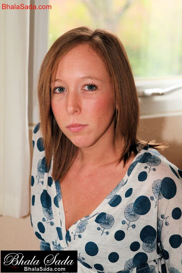 Bhala Sada Charlotte V  - Redhead, Clothed, Jeans, Beautiful, Solo, Amateur, Non Nude  - Photo 15