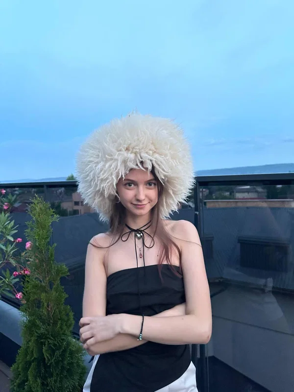 OnlyFans Yoour Priincess Yoour Priincess  - Public, Selfie, Outdoor, Glasses, Skirt, Non Nude, Babe, Beautiful, Solo, Glamour  - Photo 3