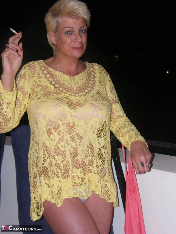 Middle-aged blonde Dimonty smokes while getting completely naked  - Amateur, Smoking, Saggy Tits, Short Hair, Chubby, MILF, Curvy, Thick, BBW, Blonde  - Photo 5